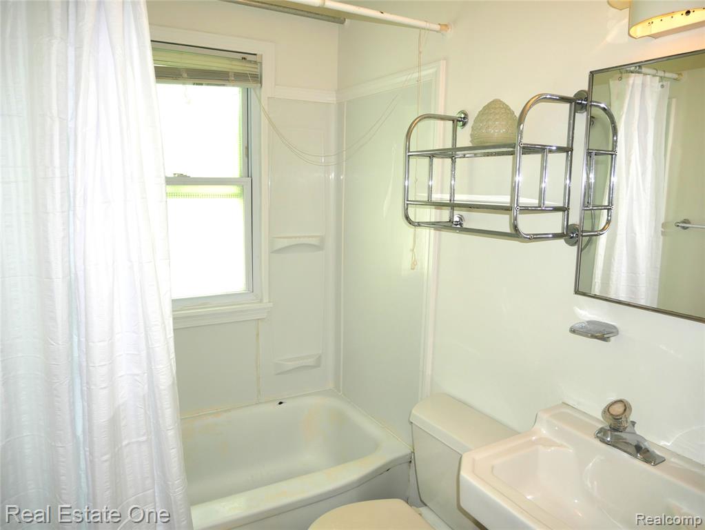 3876 Greenfield Road Berkley, MI 48072 - Photo 8 of 10 Gallery Image 8