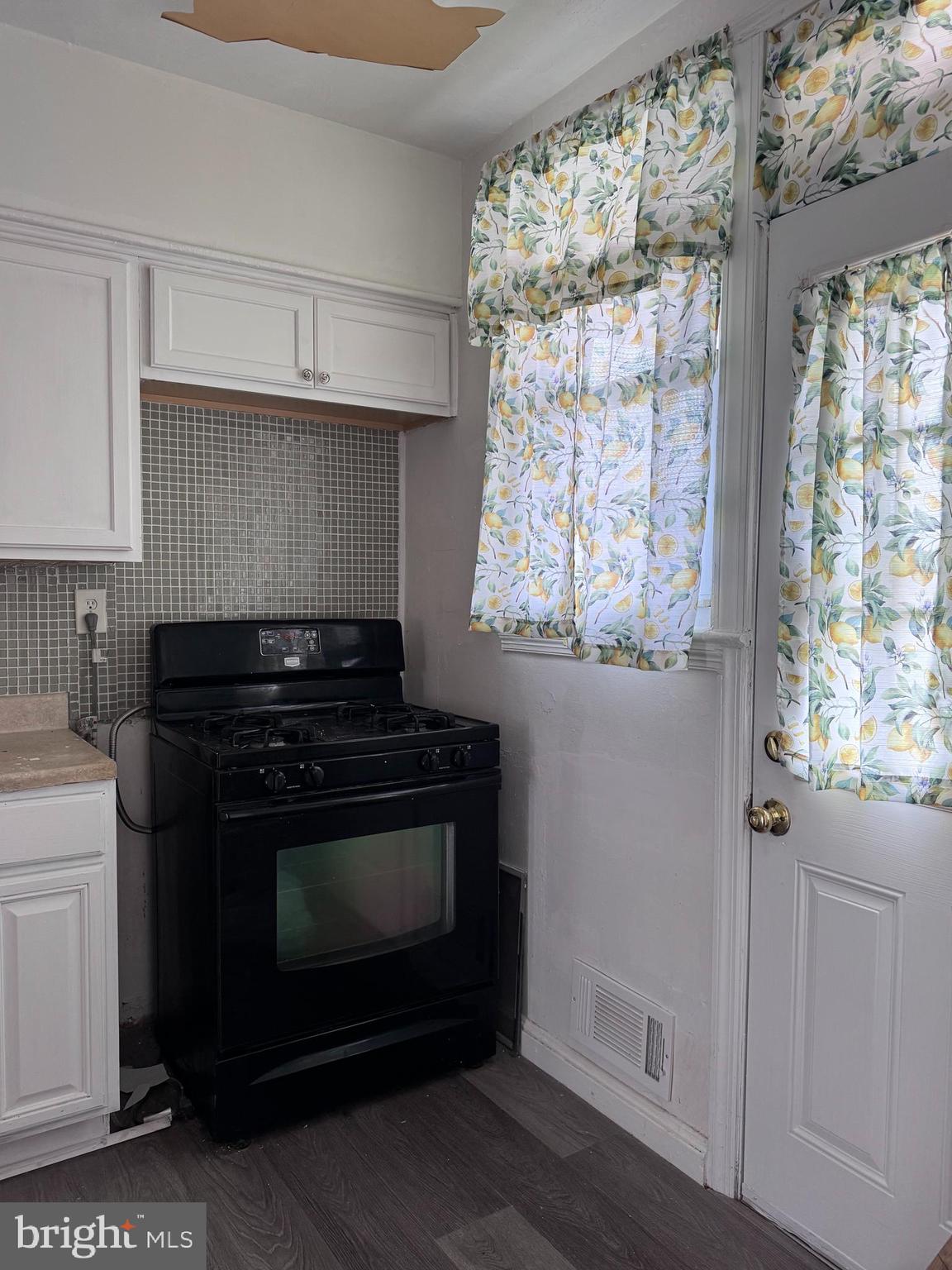 3906 Grantley Road Baltimore, MD 21215 - Photo 6 of 15 Gallery Image 6