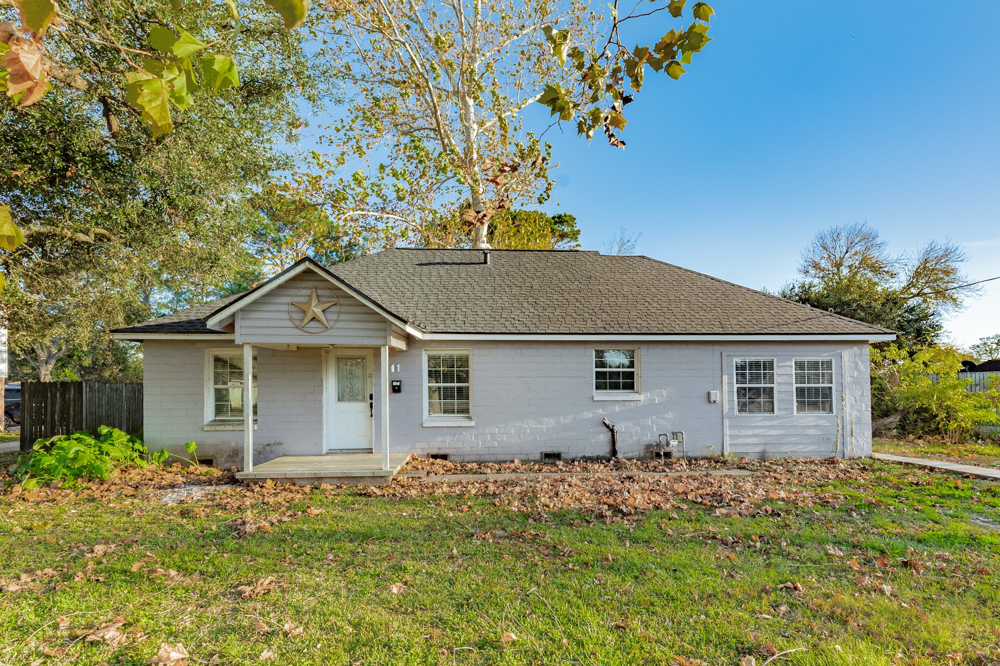 711 West Kyle Road Clute, TX 77531 - Photo 1 of 11