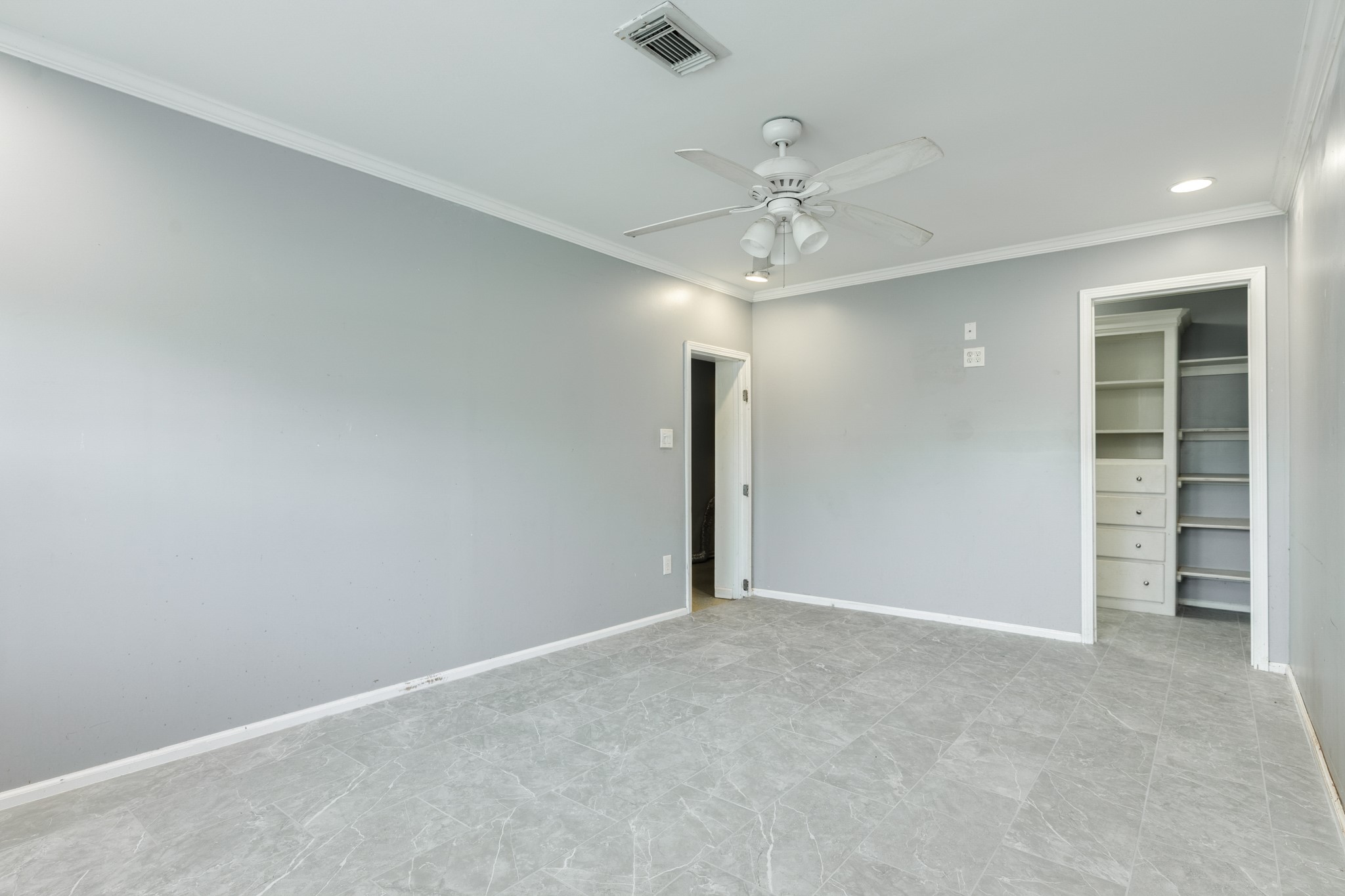 711 West Kyle Road Clute, TX 77531 - Photo 6 of 11