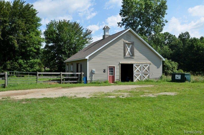 12335 Fish Lake Road Holly, MI 48442 - Photo 35 of 39 Barn