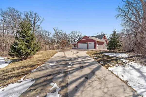 $1,150,000 | 438 Wildwood Road, Mahtomedi, MN 55115