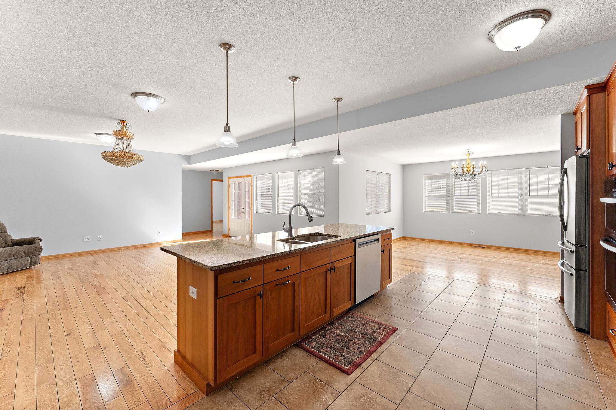 438 Wildwood Road Mahtomedi, MN 55115 - Photo 8 of 65