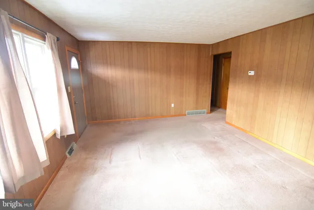 a view of an empty room and window