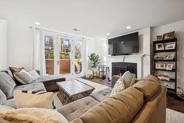 $710,000 | 873 North Marshfield Avenue, Unit 1, Chicago, IL 60622