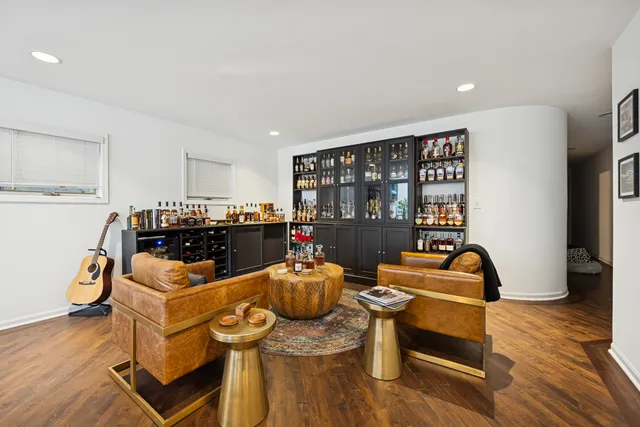 $710,000 | 873 North Marshfield Avenue, Unit 1, Chicago, IL 60622