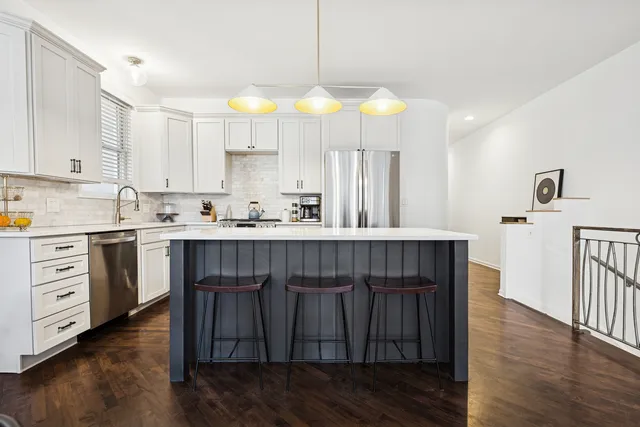 $710,000 | 873 North Marshfield Avenue, Unit 1, Chicago, IL 60622