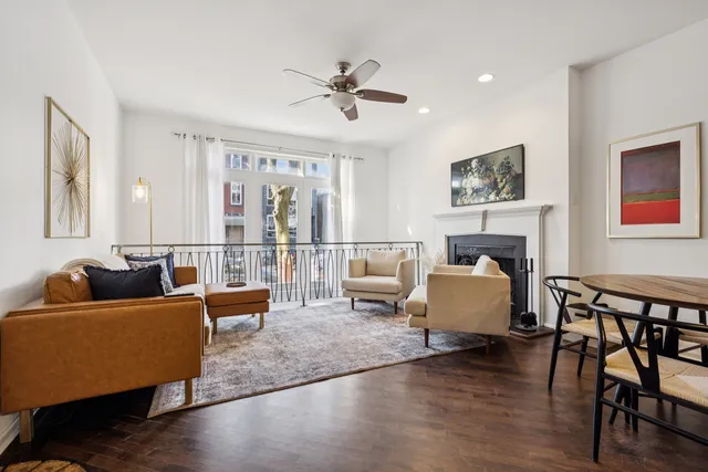 $710,000 | 873 North Marshfield Avenue, Unit 1, Chicago, IL 60622