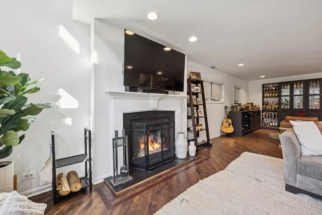 $710,000 | 873 North Marshfield Avenue, Unit 1, Chicago, IL 60622