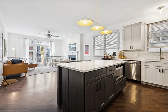 $710,000 | 873 North Marshfield Avenue, Unit 1, Chicago, IL 60622