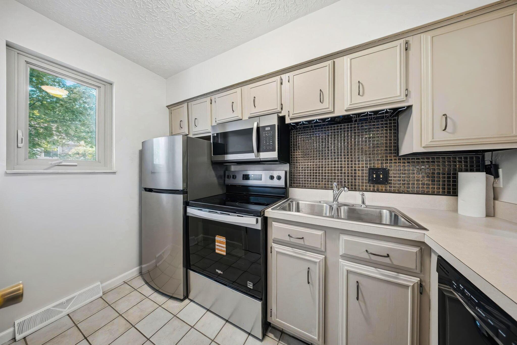 400 Fenway Road, Unit A Columbus, OH 43214 - Photo 9 of 53