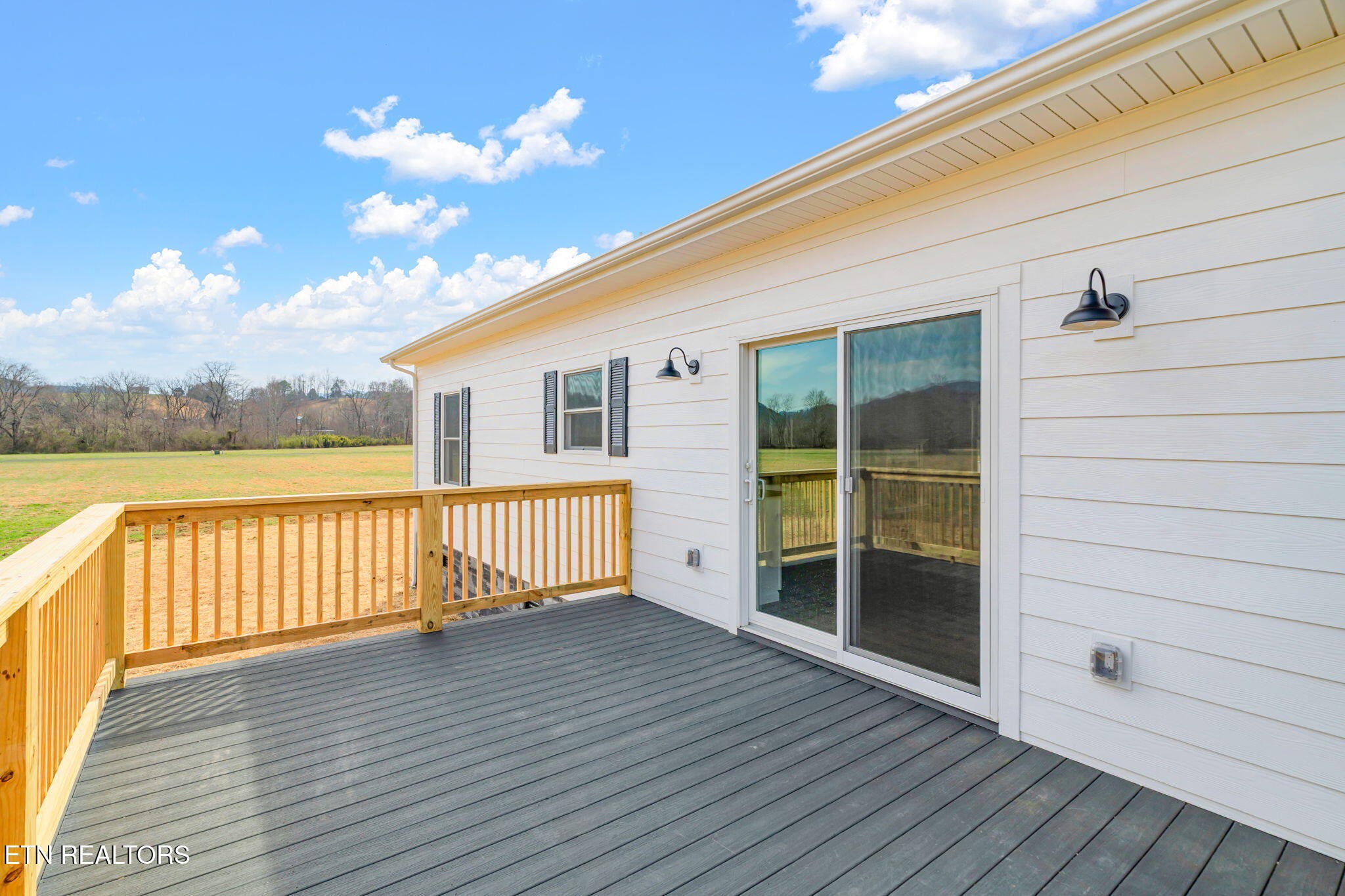 680 Kaylee Lane Del Rio, TN 37727 - Photo 18 of 41 a view of balcony with wooden floor