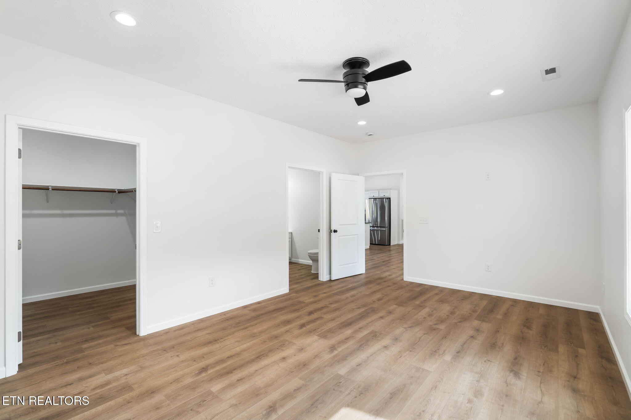 680 Kaylee Lane Del Rio, TN 37727 - Photo 21 of 41 a view of empty room with wooden floor and ceiling fan