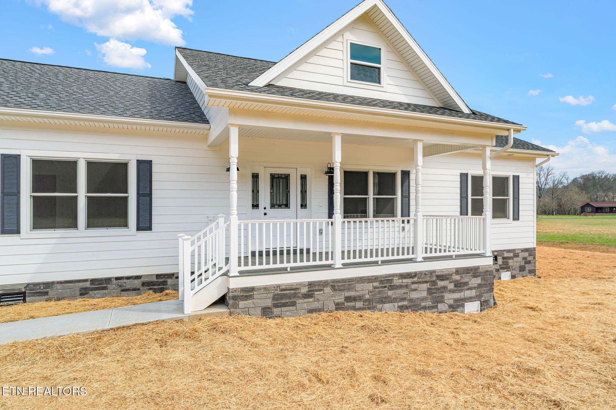 680 Kaylee Lane Del Rio, TN 37727 - Photo 7 of 41 a front view of a house with a swimming pool