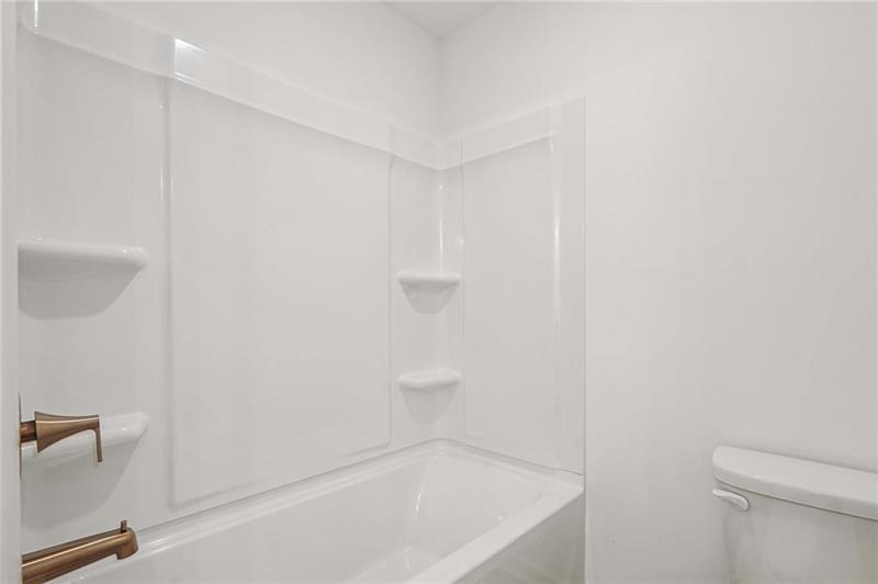 240 Silverleaf Trail Bethlehem, GA 30620 - Photo 21 of 35 a bathroom with a bathtub