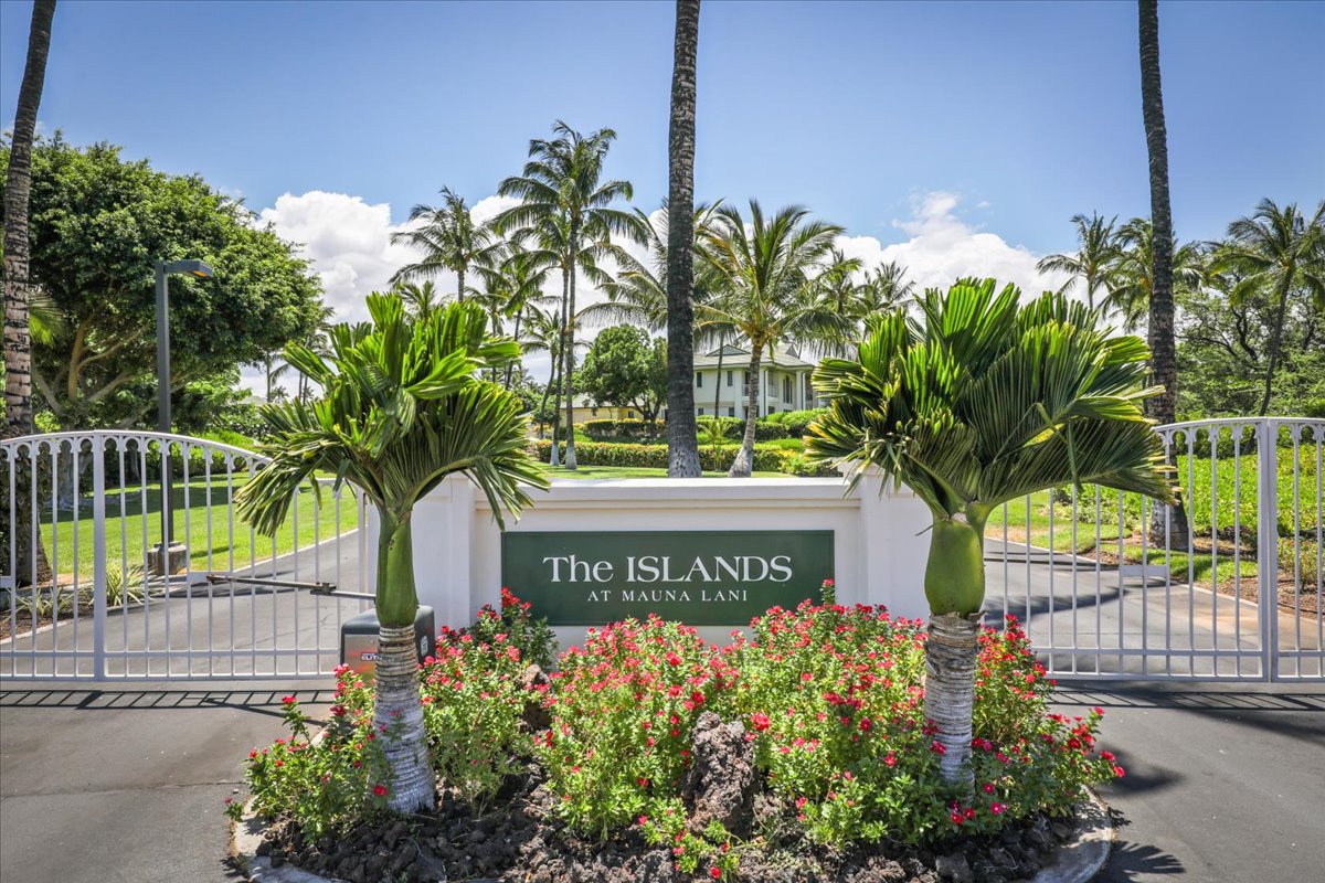 68-1375 Pauoa Road, Unit D4 Kamuela, HI 96743 - Photo 27 of 30 a sign on the side of a building