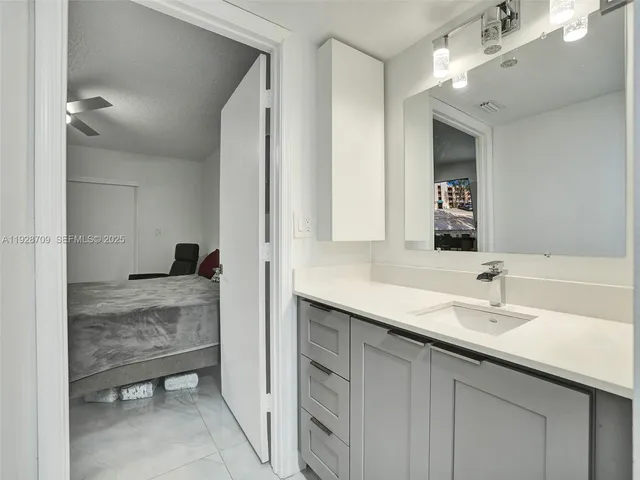 $2,400 | 9470 Tangerine Place, Unit 207, Davie, FL 33324