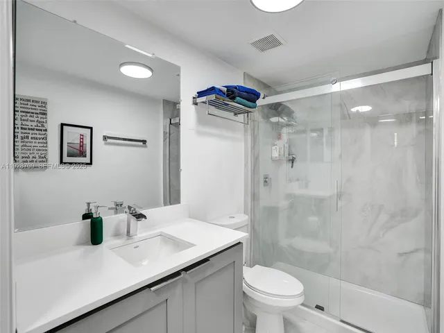 $2,400 | 9470 Tangerine Place, Unit 207, Davie, FL 33324