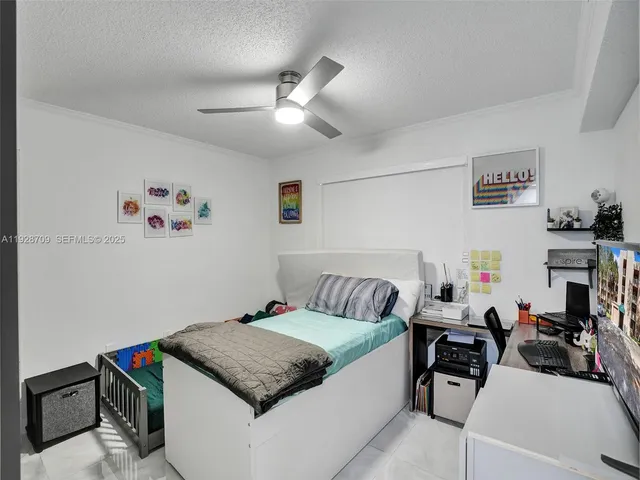 $2,400 | 9470 Tangerine Place, Unit 207, Davie, FL 33324
