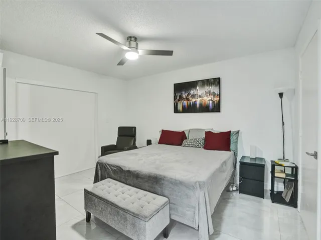 $2,400 | 9470 Tangerine Place, Unit 207, Davie, FL 33324