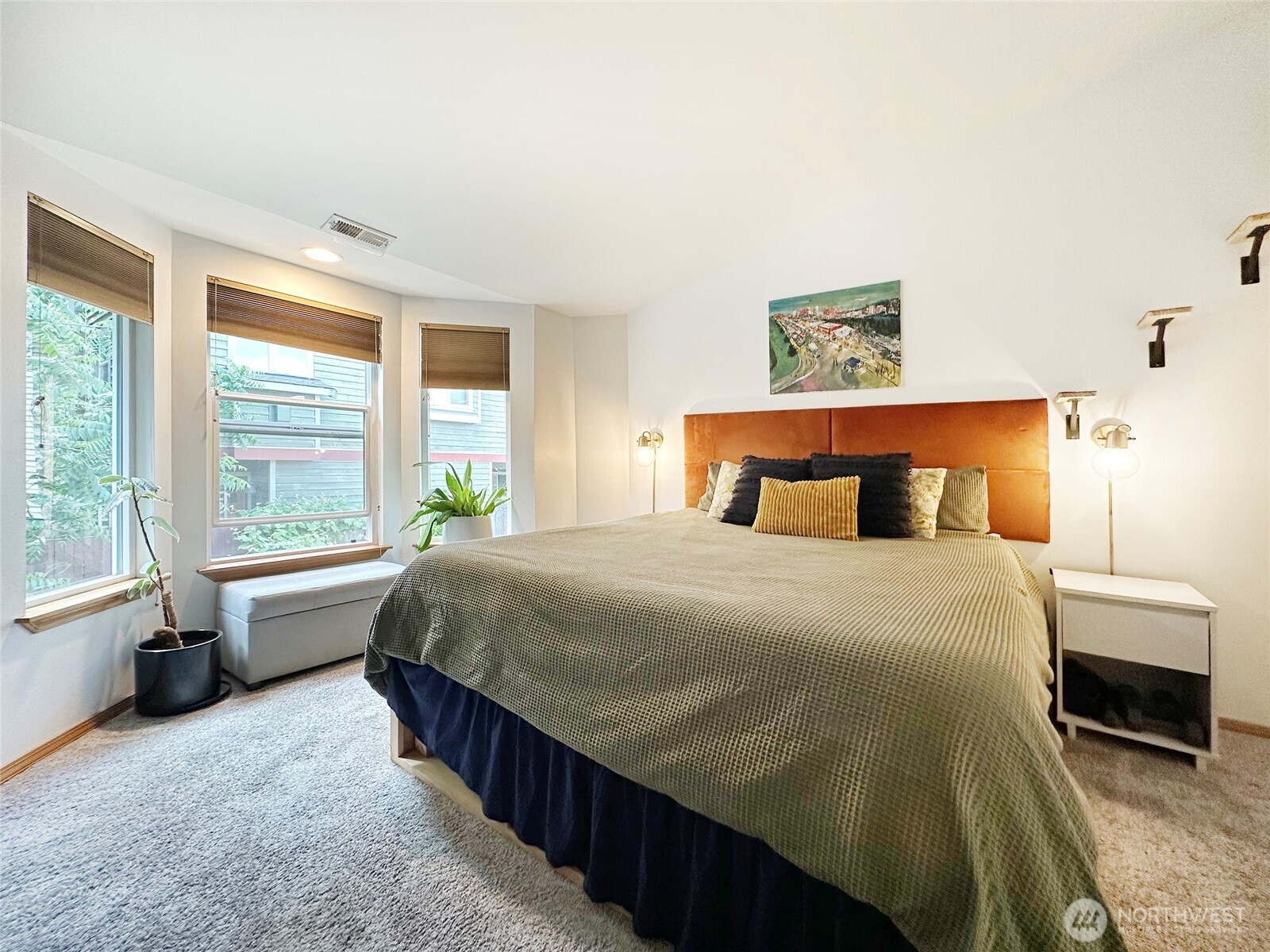 9307 Linden Avenue North, Unit D Seattle, WA 98103 - Photo 8 of 14