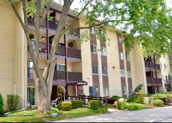 $172,000 | 650 Murray Lane, Unit 416, Des Plaines, IL 60016