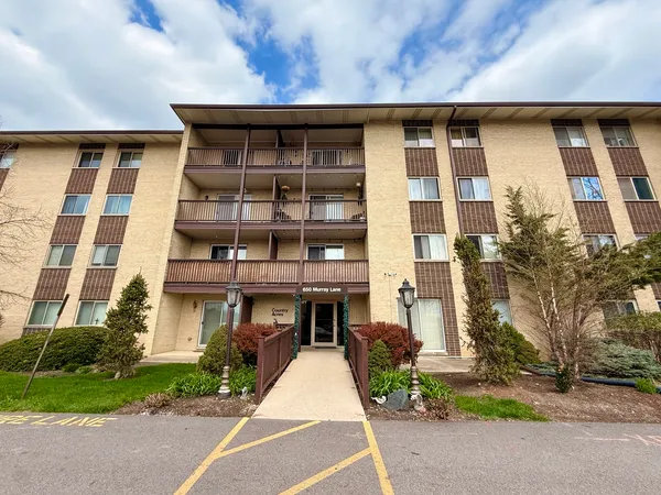 $172,000 | 650 Murray Lane, Unit 416, Des Plaines, IL 60016