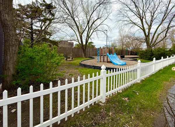 $172,000 | 650 Murray Lane, Unit 416, Des Plaines, IL 60016