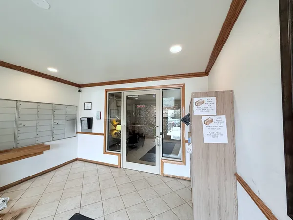 $172,000 | 650 Murray Lane, Unit 416, Des Plaines, IL 60016