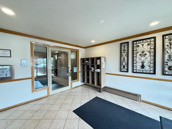 $172,000 | 650 Murray Lane, Unit 416, Des Plaines, IL 60016