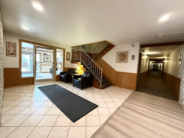 $172,000 | 650 Murray Lane, Unit 416, Des Plaines, IL 60016