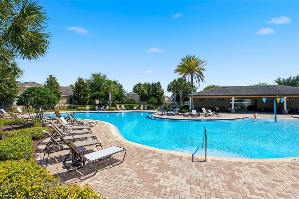 1433 Shira Road Minneola, FL 34715 - Photo 36 of 40 a view of a swimming pool with lounge chair
