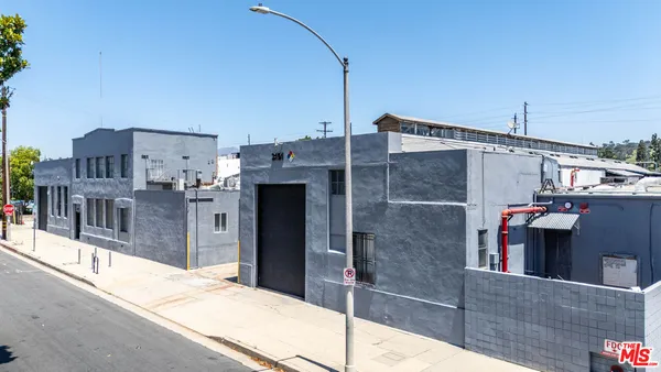 a view of a parking space