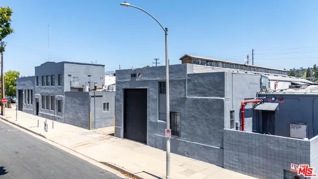 a view of a parking space