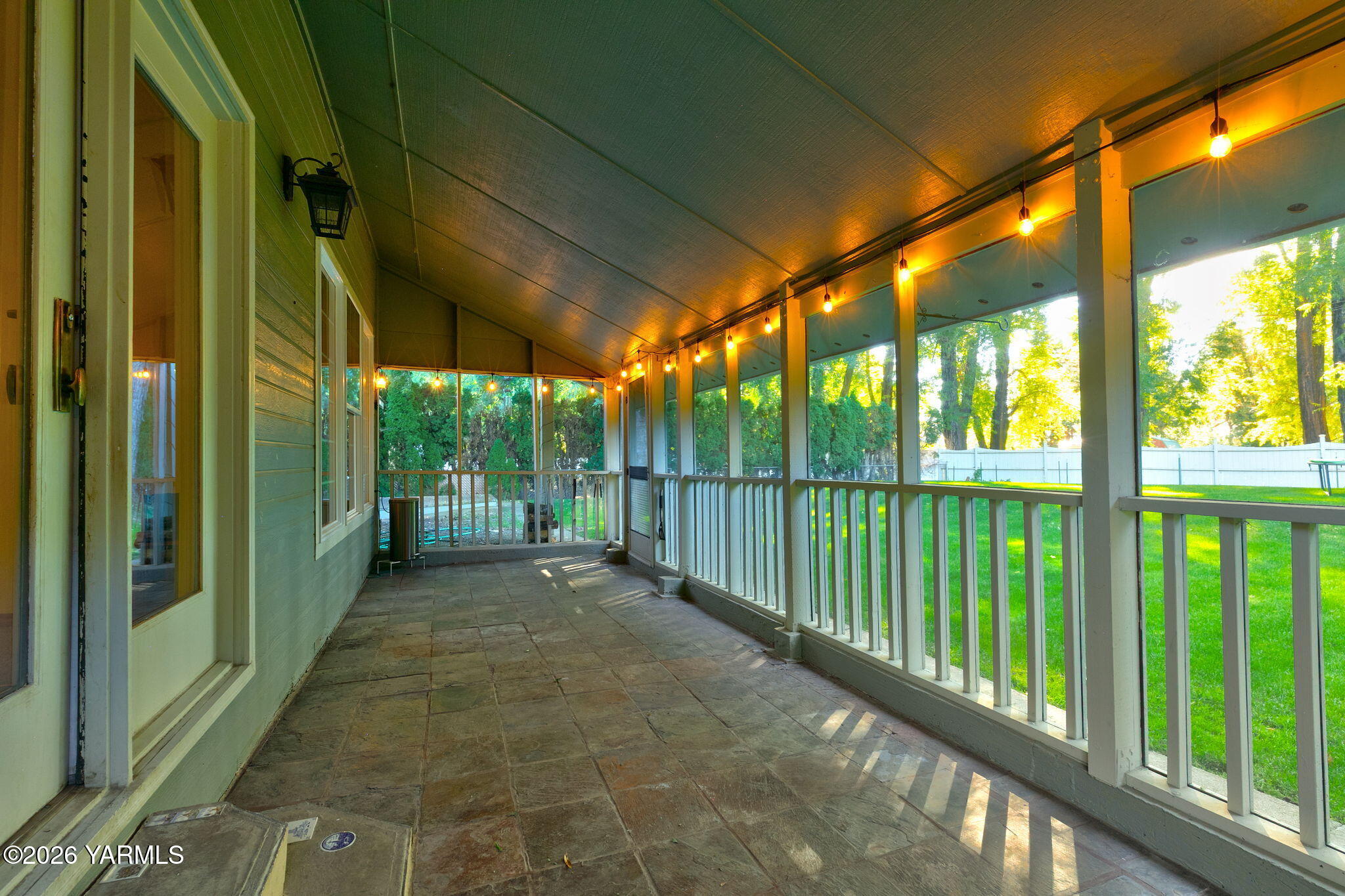 20 Estate Way Yakima, WA 98908 - Photo 22 of 27 covered porch