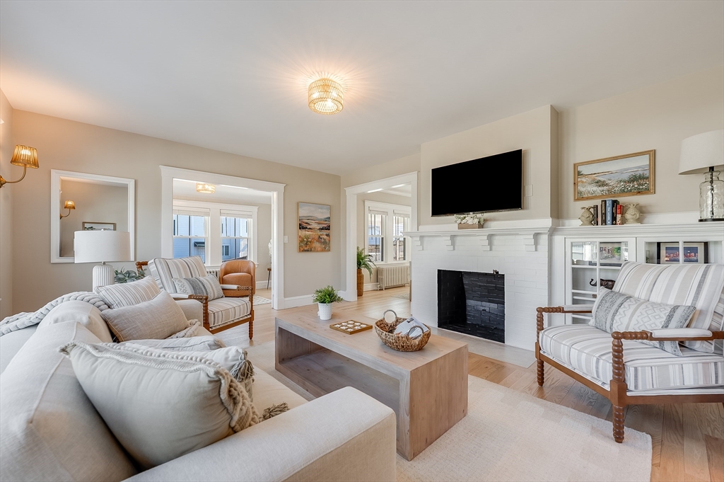 8 Riverside Avenue Gloucester, MA 01930 - Photo 4 of 32