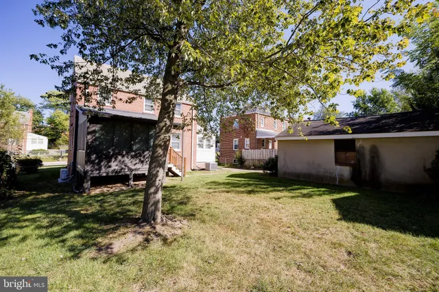 a view of house with a yard