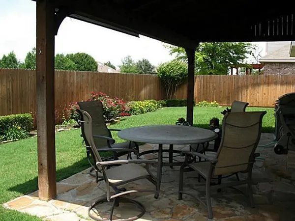 a view of an outdoor sitting area with furniture and garden