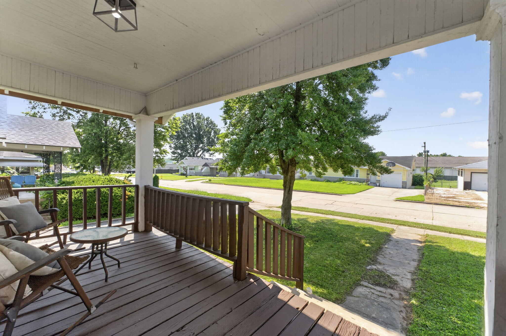 1425 West Poplar Street Springfield, MO 65802 - Photo 4 of 25 Front Porch - Street View
