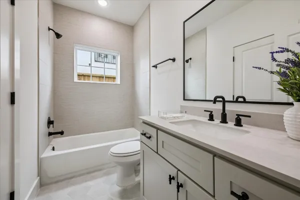 $810,000 | 3506 Dorset Clf Lane, Houston, TX 77055