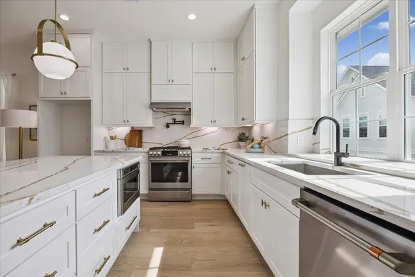 $810,000 | 3506 Dorset Clf Lane, Houston, TX 77055