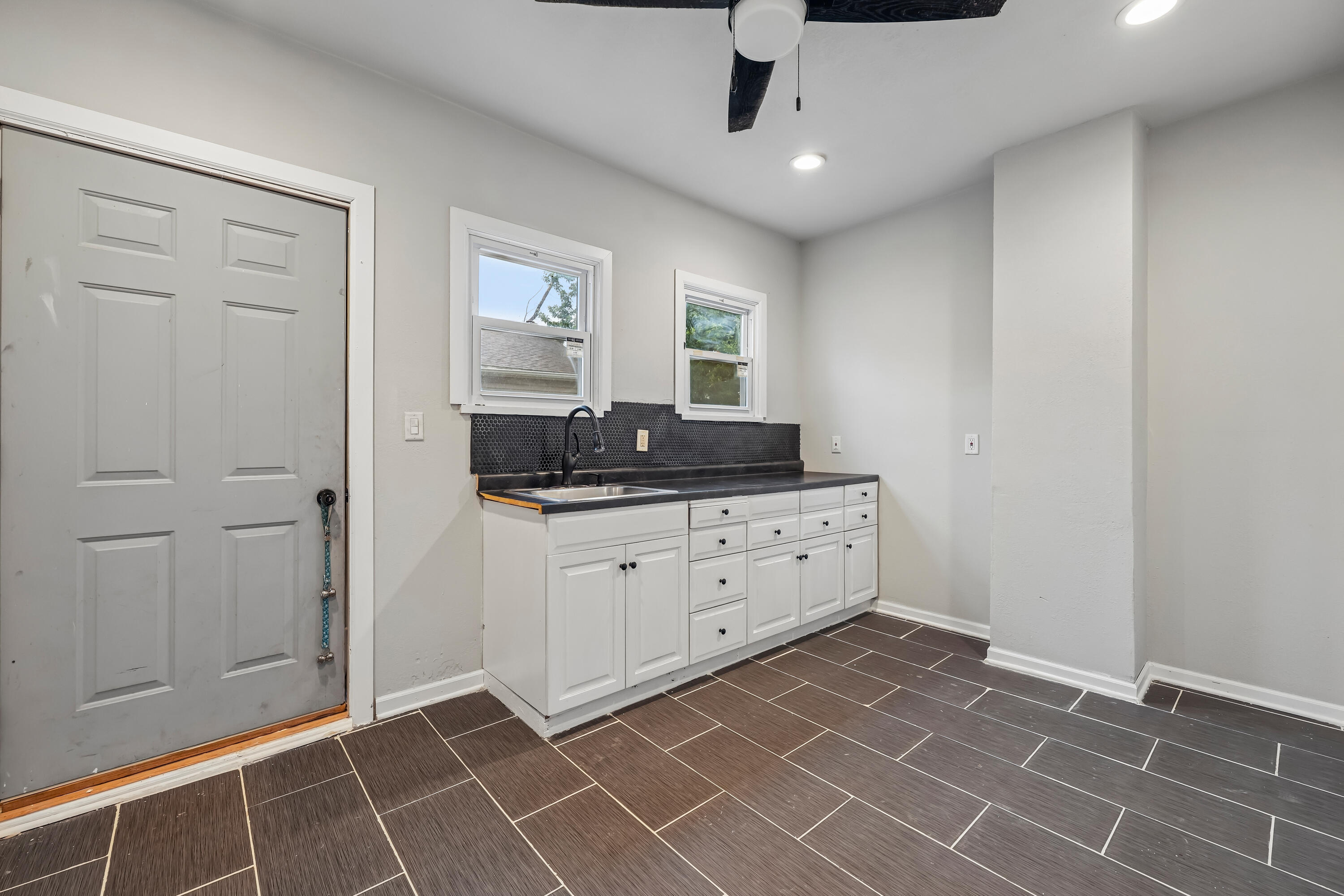 1222 Summit Avenue Racine, WI 53404 - Photo 6 of 22 9-print-Summit Ave-S2506-009