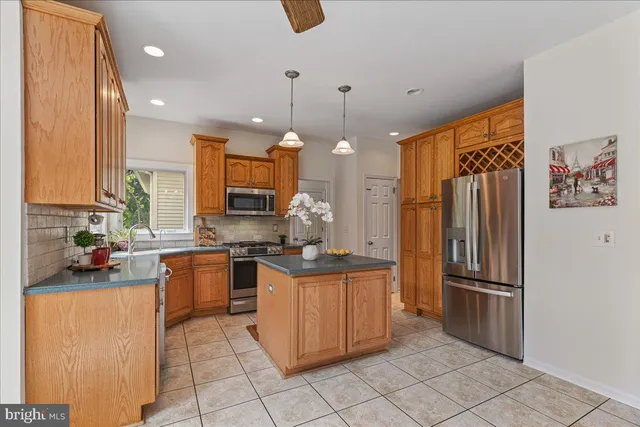 $975,000 | 32 West Kincaid Drive, West Windsor, NJ 08550