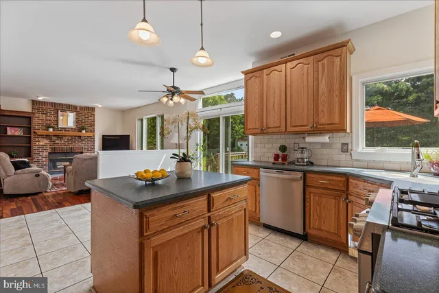 $975,000 | 32 West Kincaid Drive, West Windsor, NJ 08550