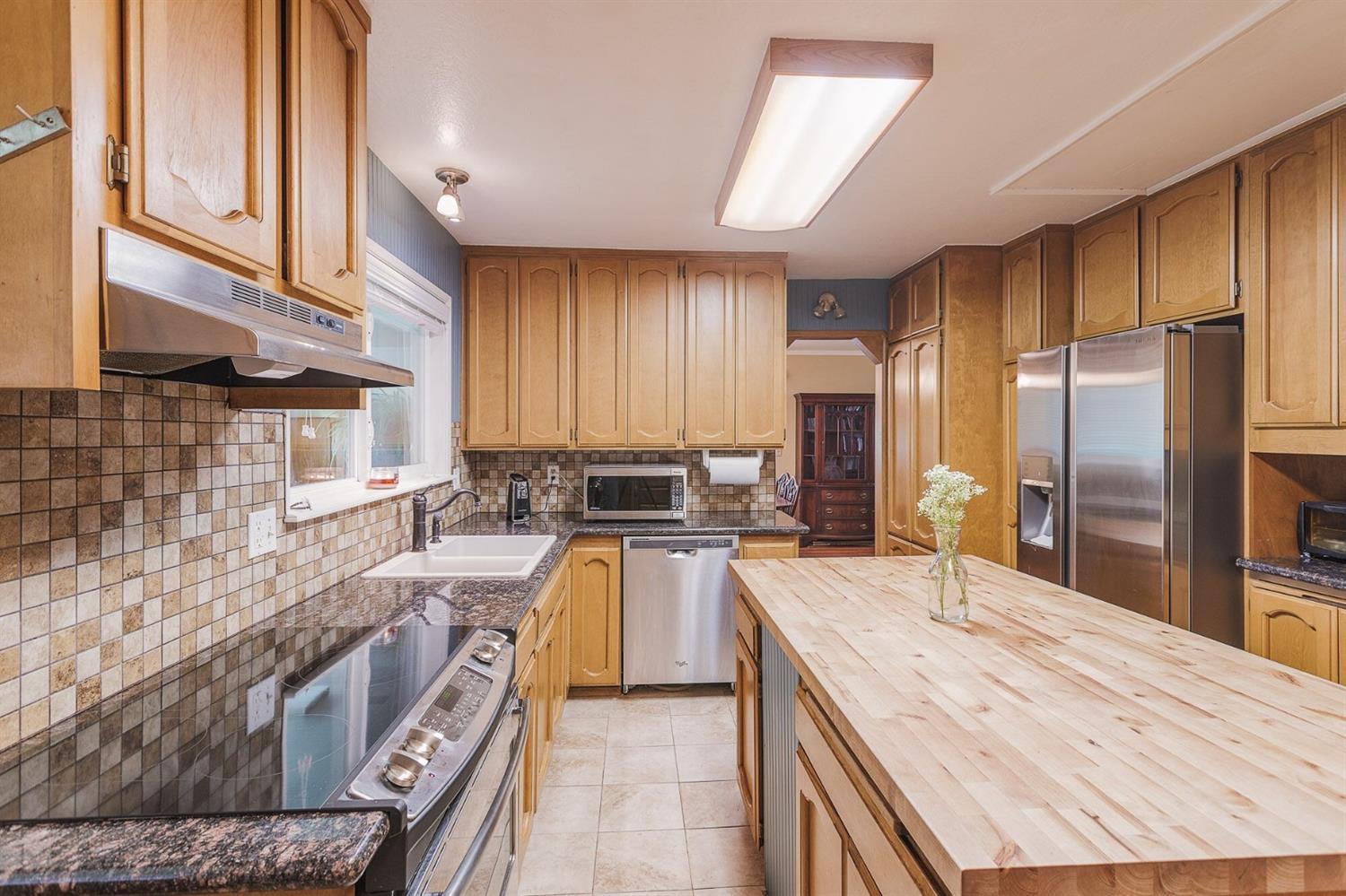 2036 Dowell Road Grants Pass, OR 97527 - Photo 5 of 34 Additional Photo