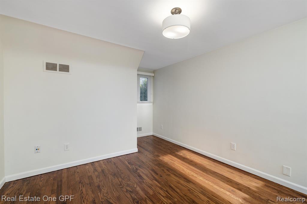 1708 Vernier Road Grosse Pointe Woods, MI 48236 - Photo 29 of 43