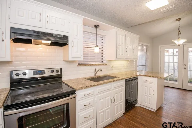 $1,600 | 5917 Hollytree Drive, Tyler, TX 75703