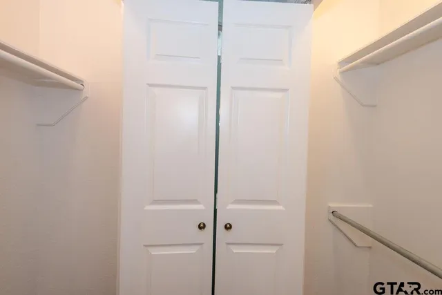 $1,600 | 5917 Hollytree Drive, Tyler, TX 75703