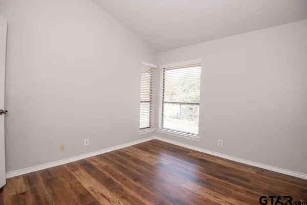 $1,600 | 5917 Hollytree Drive, Tyler, TX 75703