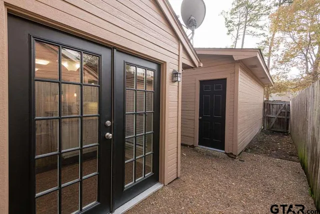 $1,600 | 5917 Hollytree Drive, Tyler, TX 75703